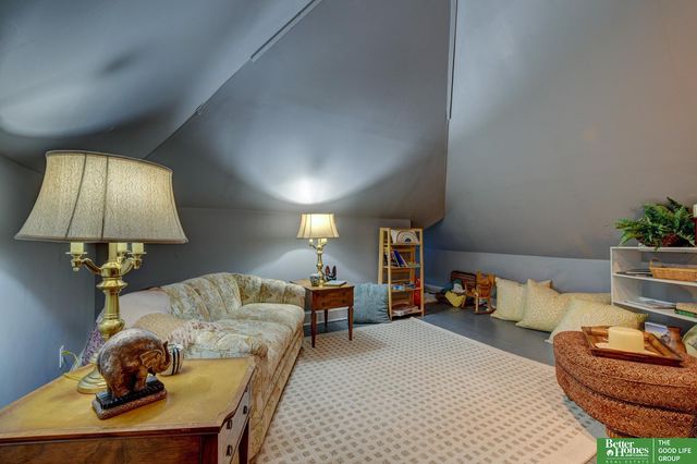 132 N 39 Street, Omaha, NE 68131