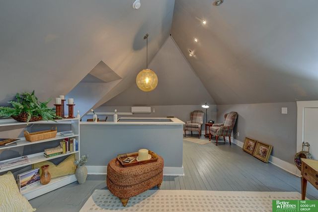 132 N 39 Street, Omaha, NE 68131