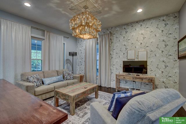 132 N 39 Street, Omaha, NE 68131