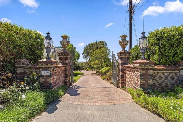 1779 Elevado Road, Vista, CA 92084