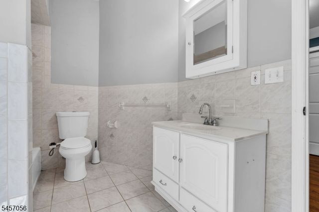 43 Maxim Dr, Hopatcong Boro, NJ 07843