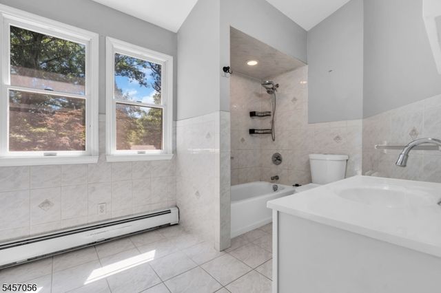 43 Maxim Dr, Hopatcong Boro, NJ 07843