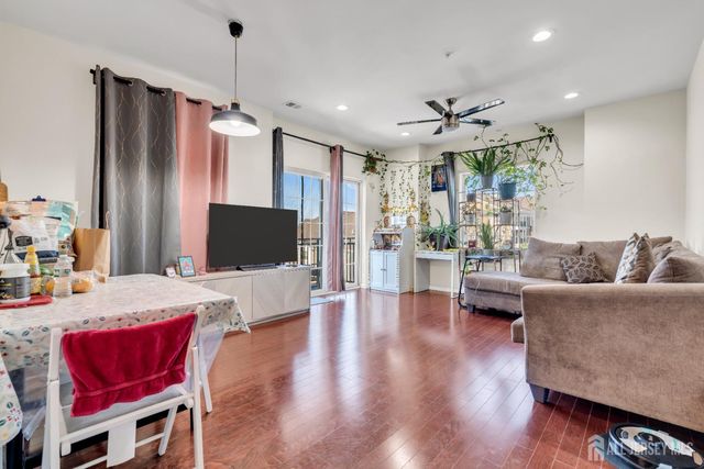 731 Strassle Way, South Plainfield, NJ 07080