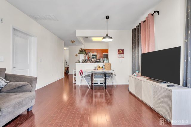 731 Strassle Way, South Plainfield, NJ 07080