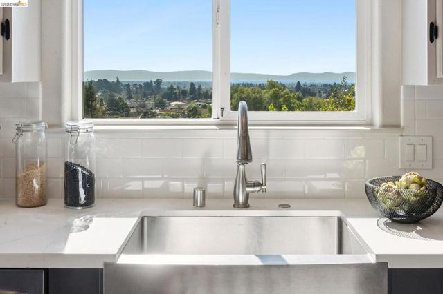 4021 Maybelle Ave, Oakland, CA 94619