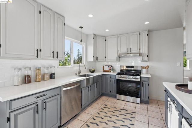 4021 Maybelle Ave, Oakland, CA 94619