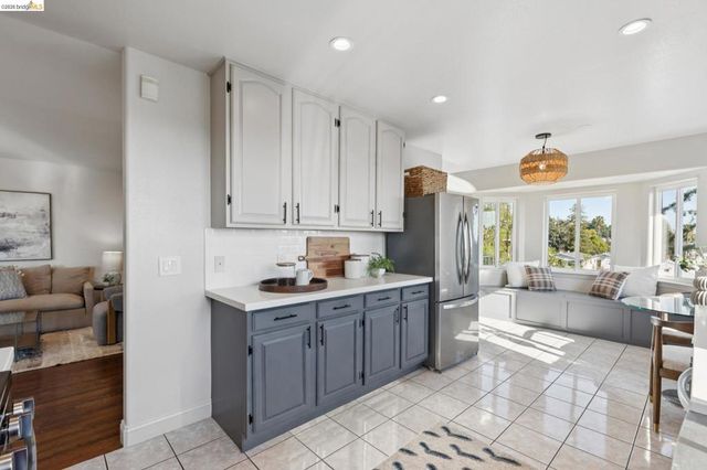 4021 Maybelle Ave, Oakland, CA 94619