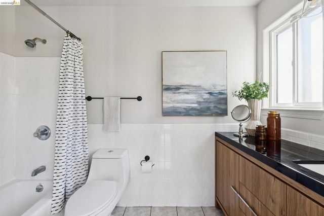 4021 Maybelle Ave, Oakland, CA 94619