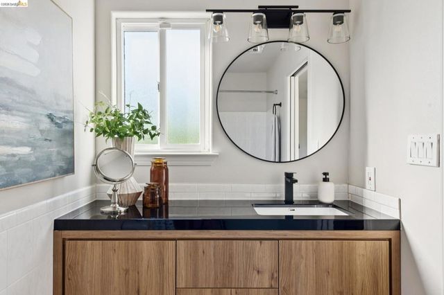 4021 Maybelle Ave, Oakland, CA 94619