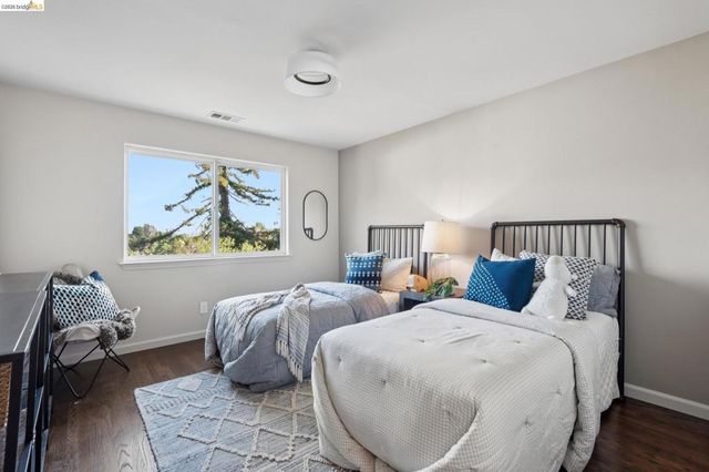 4021 Maybelle Ave, Oakland, CA 94619