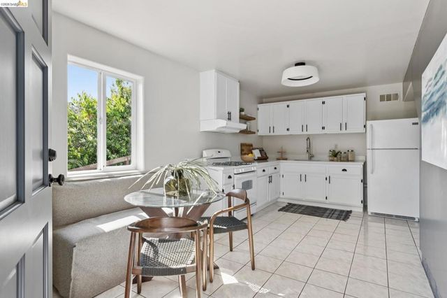 4021 Maybelle Ave, Oakland, CA 94619