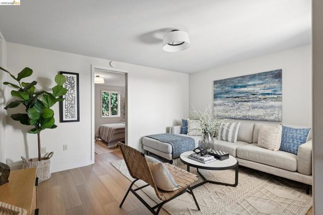 4021 Maybelle Ave, Oakland, CA 94619