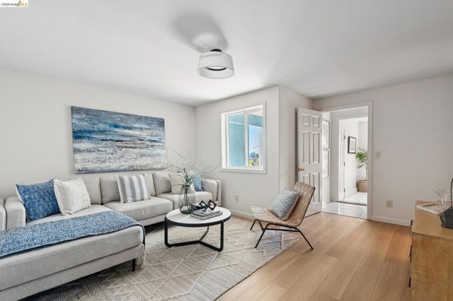 4021 Maybelle Ave, Oakland, CA 94619