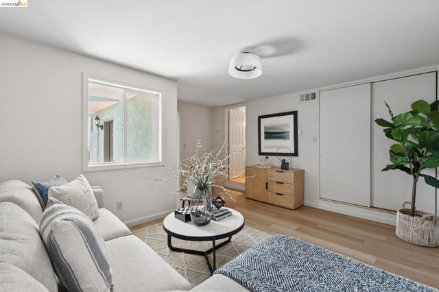 4021 Maybelle Ave, Oakland, CA 94619