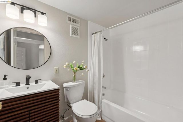 4021 Maybelle Ave, Oakland, CA 94619