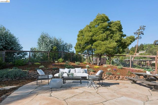 4021 Maybelle Ave, Oakland, CA 94619