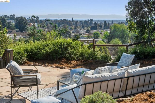 4021 Maybelle Ave, Oakland, CA 94619