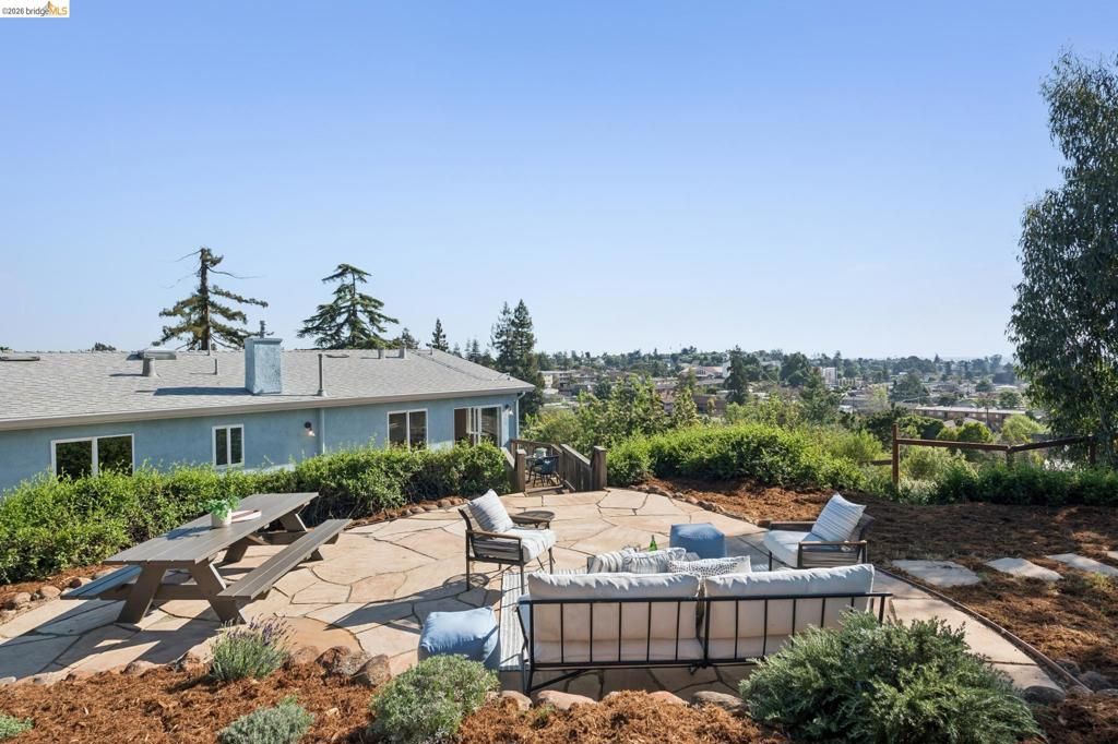 4021 Maybelle Ave, Oakland, CA 94619