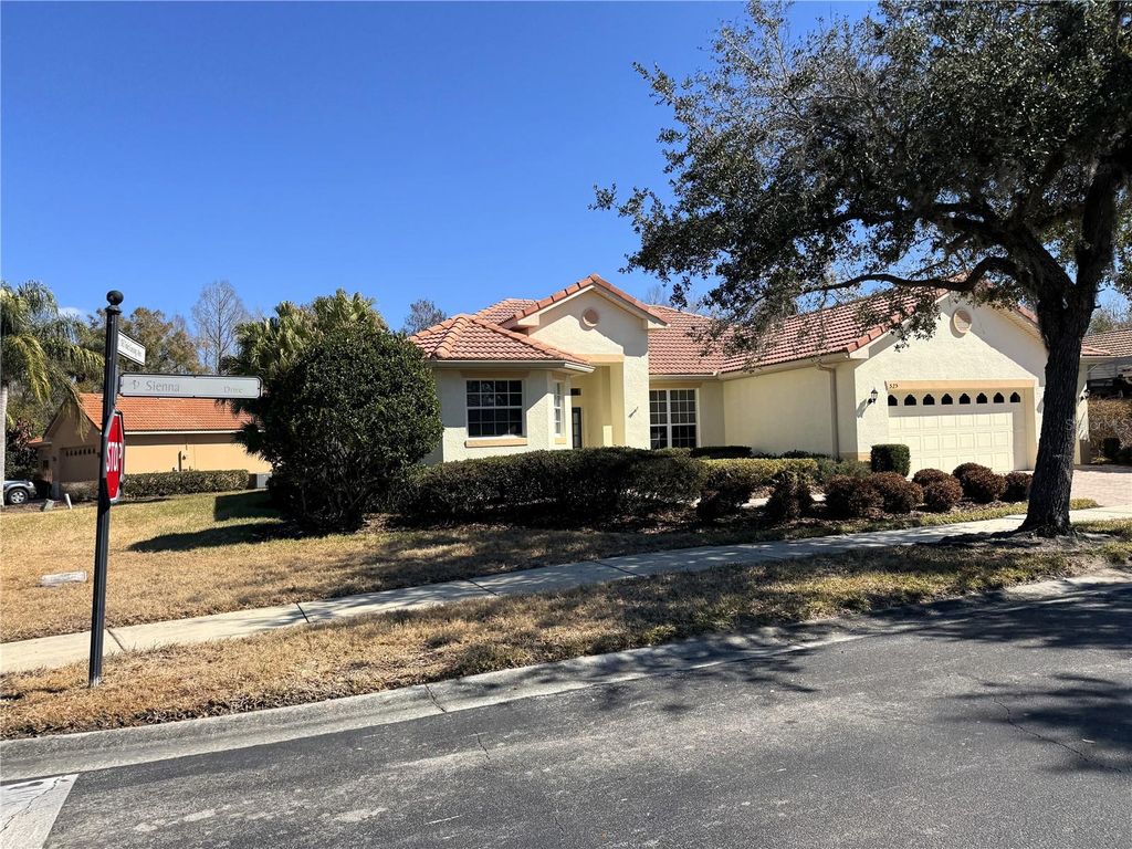 Image 2 of property listing at 525 SIENNA DRIVE, Kissimmee, FL 34759