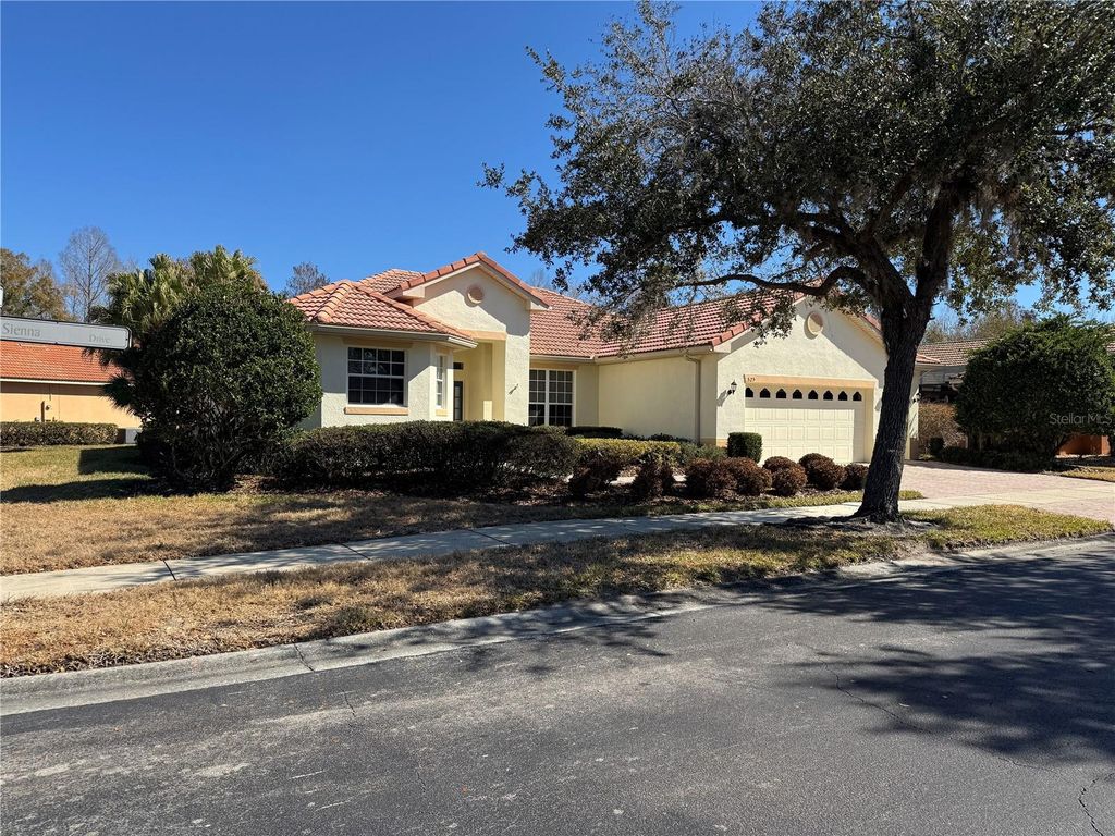Image 3 of property listing at 525 SIENNA DRIVE, Kissimmee, FL 34759