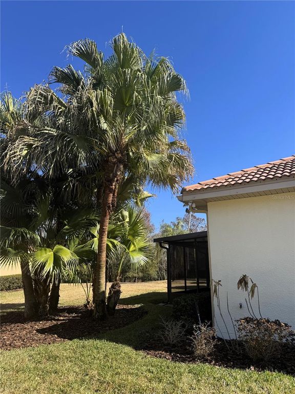 Image 5 of property listing at 525 SIENNA DRIVE, Kissimmee, FL 34759
