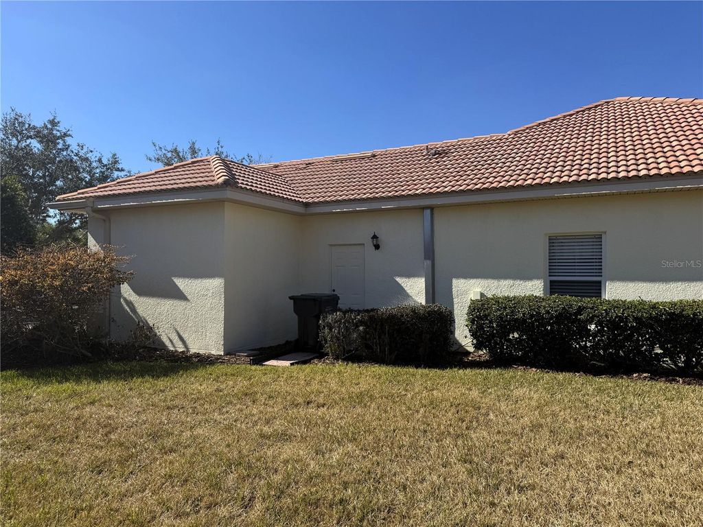 Image 8 of property listing at 525 SIENNA DRIVE, Kissimmee, FL 34759