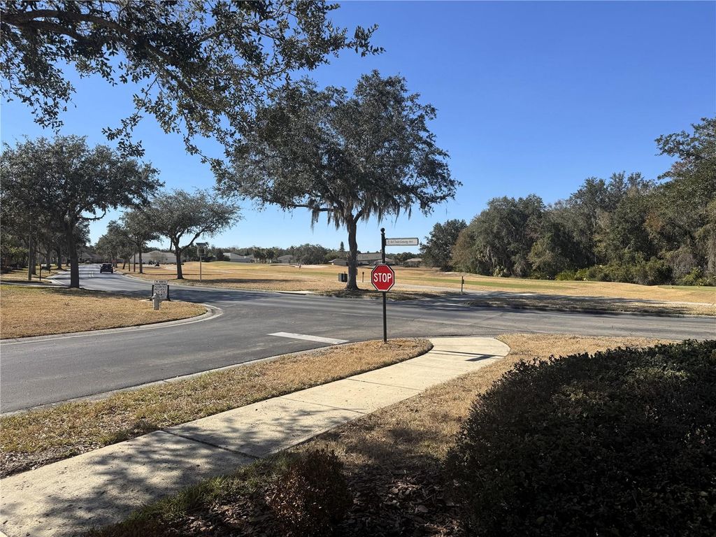 Image 10 of property listing at 525 SIENNA DRIVE, Kissimmee, FL 34759