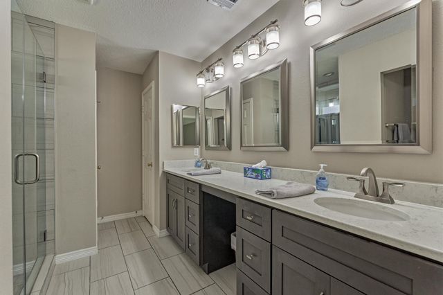 147 Wynnoak, The Woodlands, TX 77382