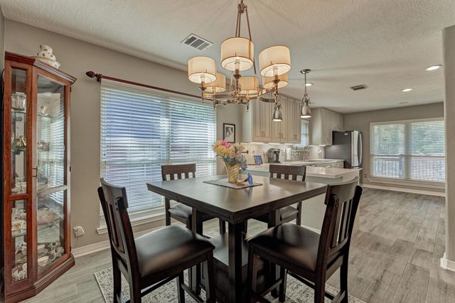 147 Wynnoak, The Woodlands, TX 77382