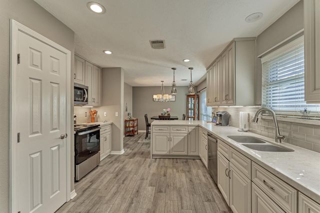 147 Wynnoak, The Woodlands, TX 77382