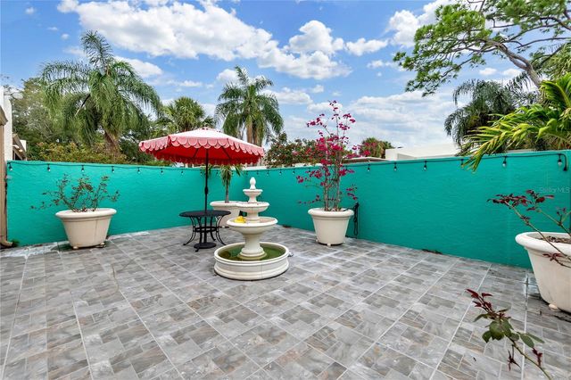 511 LAKESIDE DRIVE 511, Bradenton, FL 34210