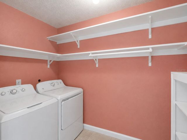 511 LAKESIDE DRIVE 511, Bradenton, FL 34210