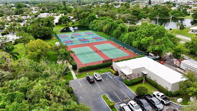 511 LAKESIDE DRIVE 511, Bradenton, FL 34210