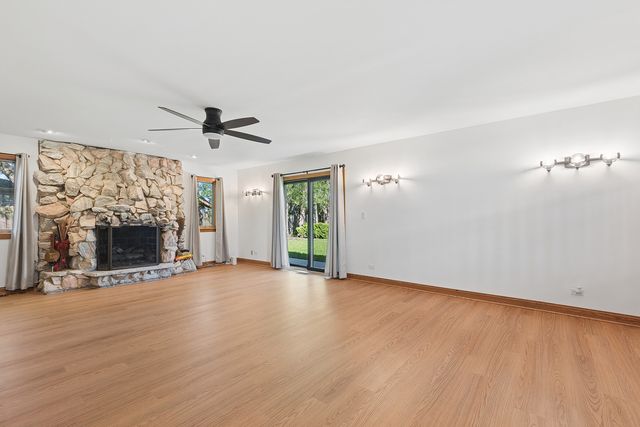 160 Aster Lane, Hoffman Estates, IL 60169