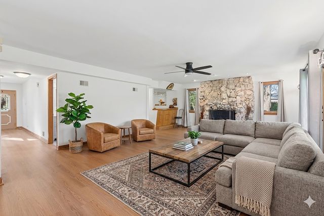 160 Aster Lane, Hoffman Estates, IL 60169