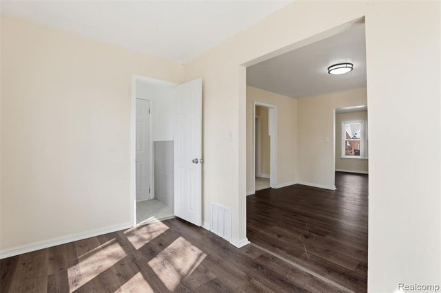 15881 Hartwell Street, Detroit, MI 48227