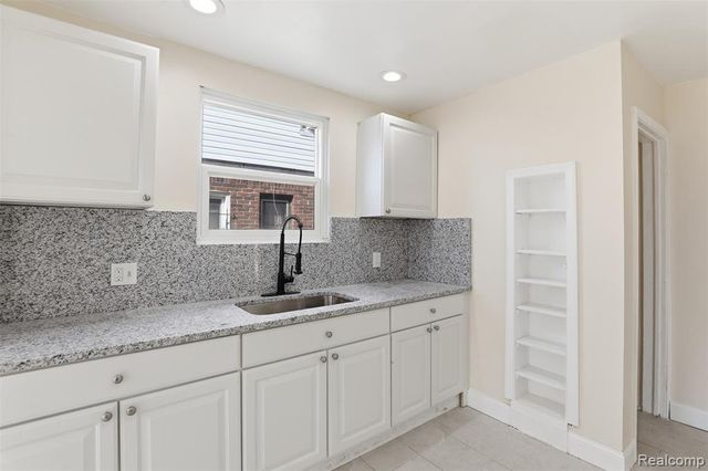 15881 Hartwell Street, Detroit, MI 48227