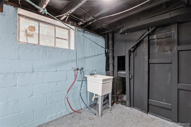 15881 Hartwell Street, Detroit, MI 48227