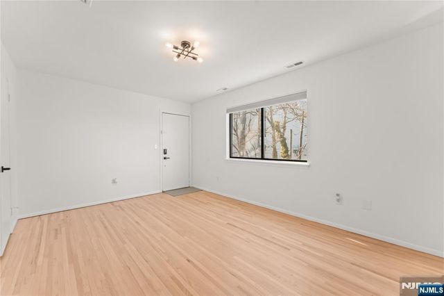 114 Pennington Avenue 20, Passaic, NJ 07055