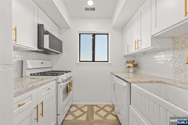 114 Pennington Avenue 20, Passaic, NJ 07055