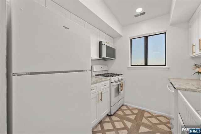 114 Pennington Avenue 20, Passaic, NJ 07055