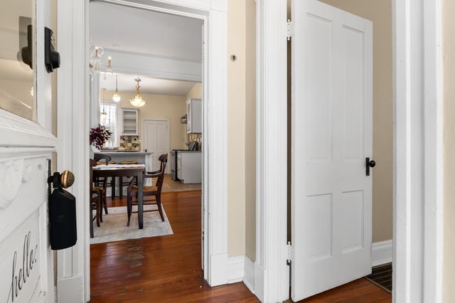 420 Edith Boulevard SE, Albuquerque, NM 87102