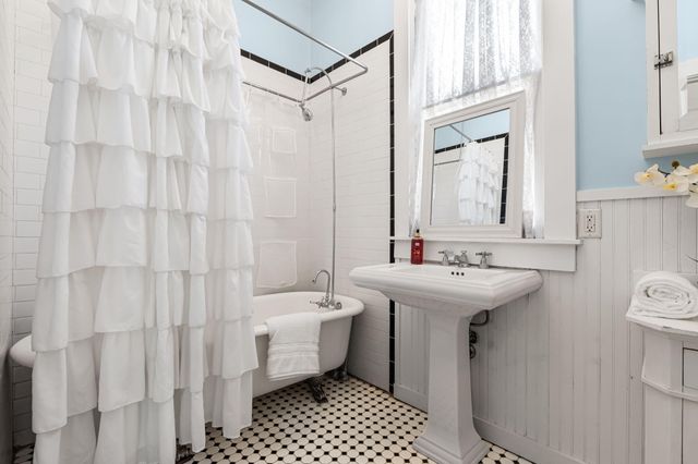 420 Edith Boulevard SE, Albuquerque, NM 87102