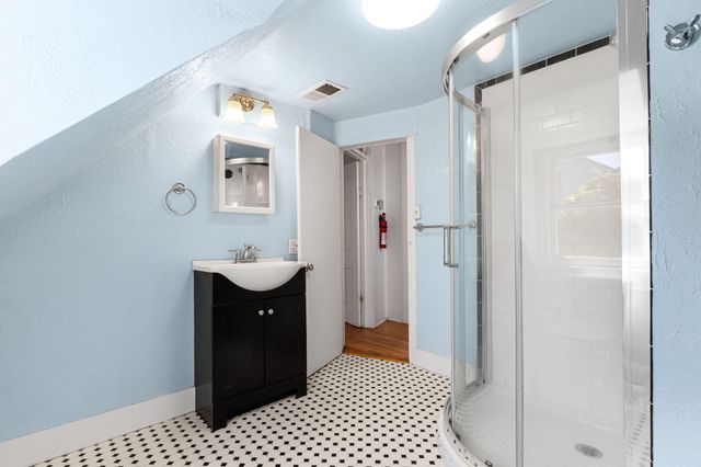 420 Edith Boulevard SE, Albuquerque, NM 87102