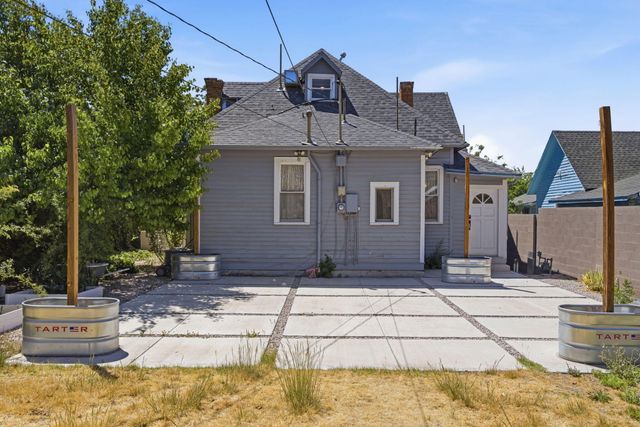 420 Edith Boulevard SE, Albuquerque, NM 87102