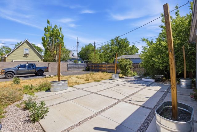 420 Edith Boulevard SE, Albuquerque, NM 87102