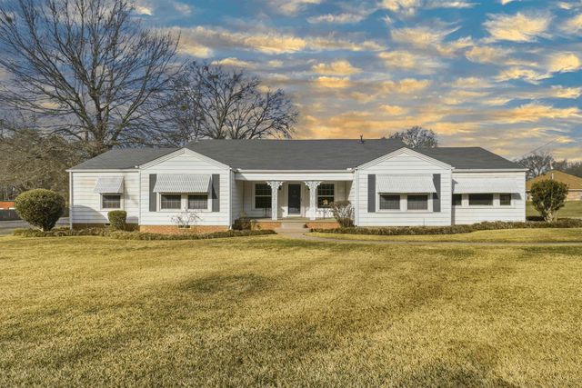 405 S White Oak Rd, White Oak, TX 75693