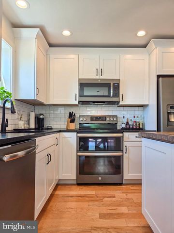 24 SOVEREIGN DR, Douglassville, PA 19518