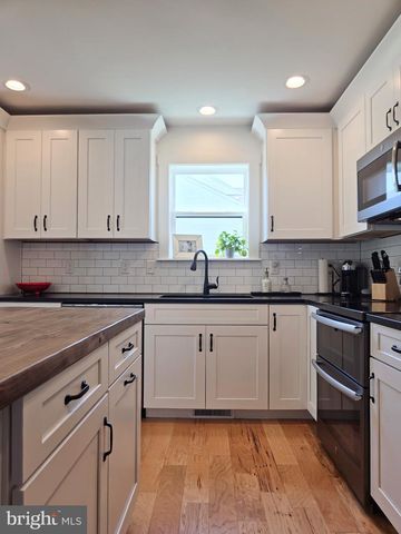 24 SOVEREIGN DR, Douglassville, PA 19518
