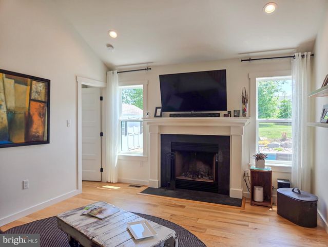 24 SOVEREIGN DR, Douglassville, PA 19518